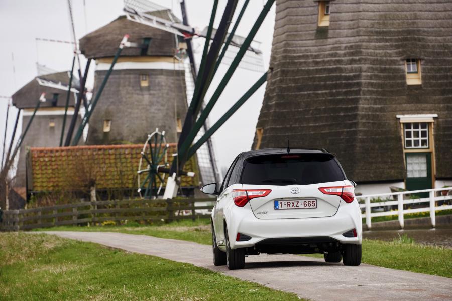  Toyota Yaris Bi-Tone 2017 года  (фото 21 из 36)